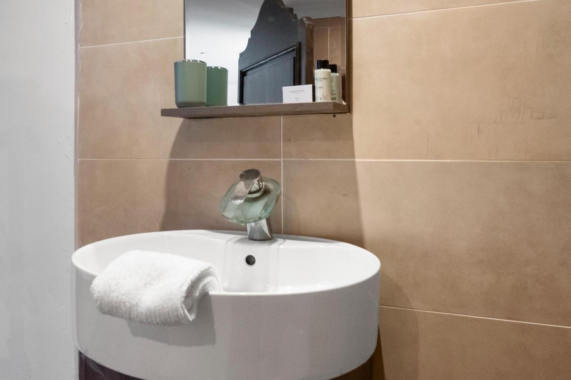 Bo-kaap Vibrant 1-bedroom Gem *